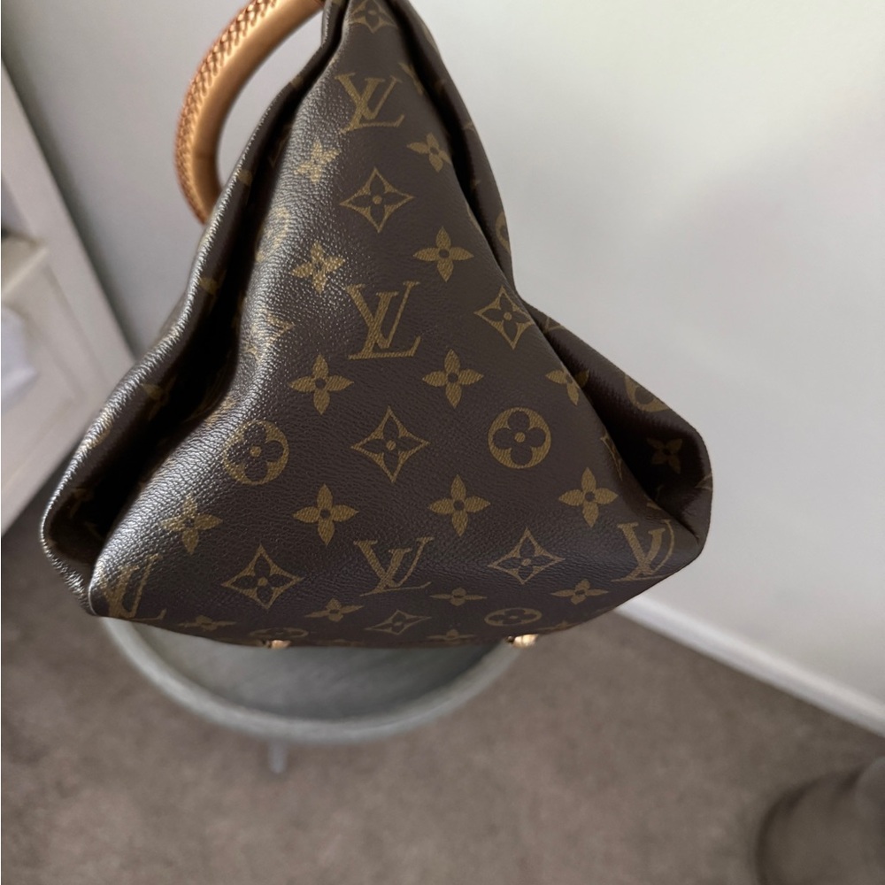 Louis Vuitton Artsy MM Monogram Hobo Bag ✨ - Picture 4 of 16